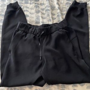 Lululemon stretch high rise joggers in black, size 6